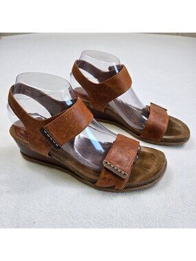 Sofft Leather Wedge Sandals Size 8M Brown Open Toe Casual Style
